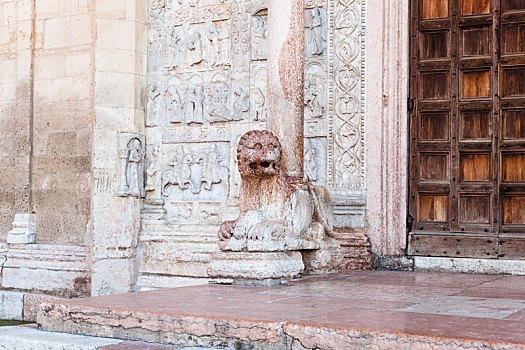狮子,雕塑,靠近,门,大教堂
