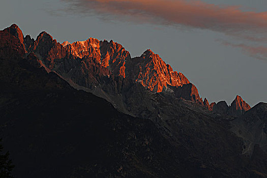 云南丽江玉龙雪山,清晨山峰