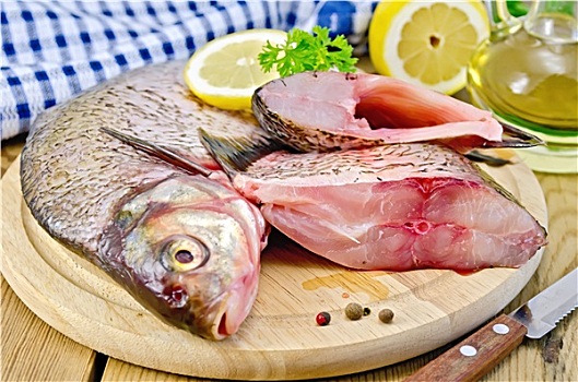 铜盆鱼,生食,圆,木板,刀,油