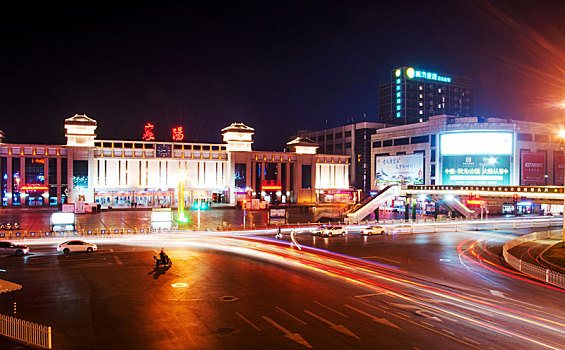 襄阳火车站夜景