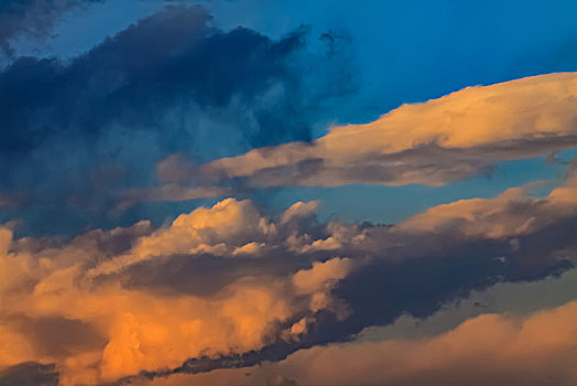 彩霞天空