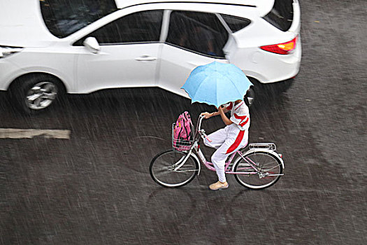 雨中行