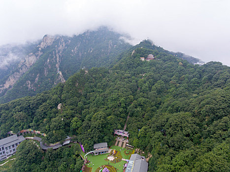 航拍河南洛阳栾川老君山中天门牌坊中天门广场