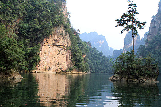 张家界宝峰湖,高峡平湖美景令人赞叹不已