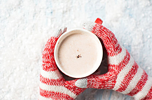 红白手套,雪地,热巧克力