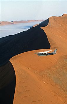 旅游,飞行,上方,红色,沙丘,索苏维来地区,早晨,薄雾,纳米比诺克陆夫国家公园,纳米比亚