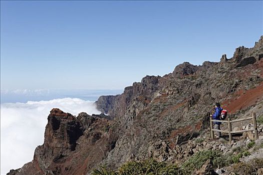女人,背包,边缘,火山口,国家公园,帕尔玛,加纳利群岛,西班牙