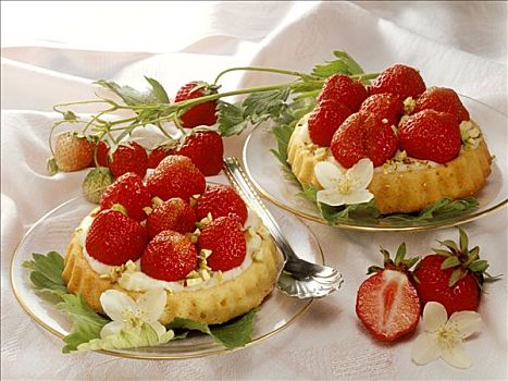 两个,草莓蛋糕