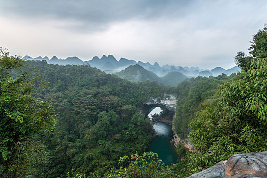 中国广西柳州鹿寨香桥岩溶国家地质公园晨景