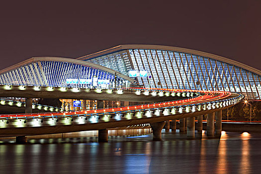 上海浦东国际机场1号航站楼夜景