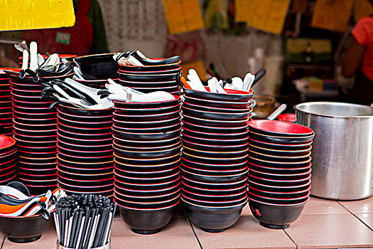 台湾著名的观光景点,瑞芳猴硐的猫村,传统不起眼的面食小吃,小吃摊的摆设及食具,蛮有朴实的风格