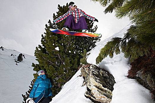 女人,滑雪板,上方,石头,奥地利