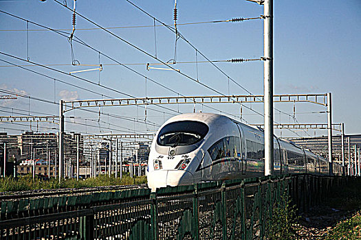 北京南站和谐号列车