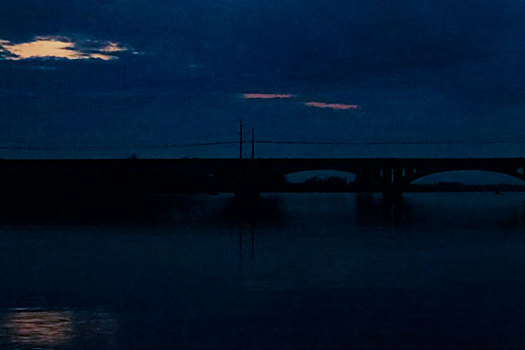 夜间老桥