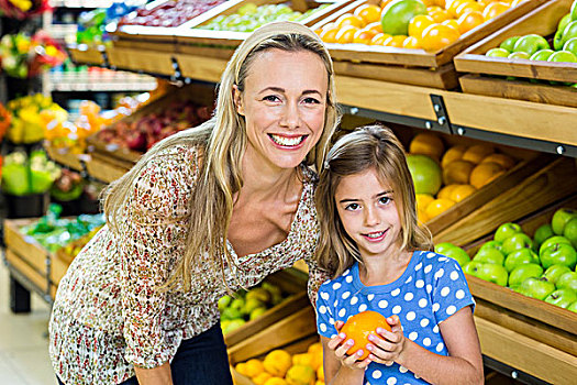 母亲,女儿,买,橙色,超市
