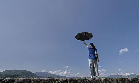 女人,拿着,伞,海岸,蓝天