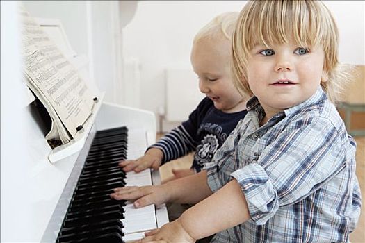 两个,男孩,幼儿,坐,钢琴