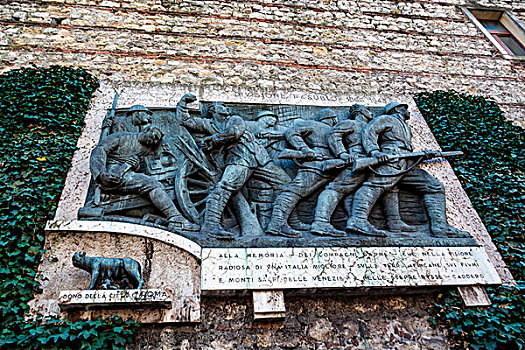 意大利维罗纳古城墙上的雕刻