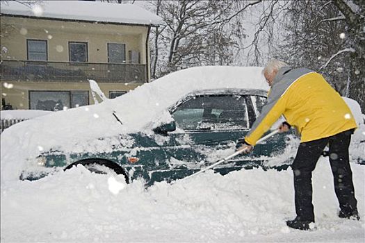 男人,挖,室外,雪盖,汽车,下雪