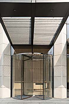 现代建筑玻璃门