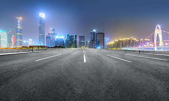 汽车广告背景,向前的公路和广州现代城市景观