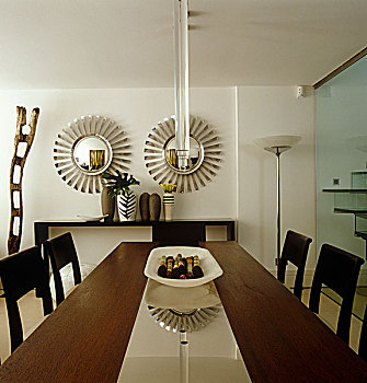 现代,灯,上方,餐厅,桌子,相配,一对,凸面镜,墙壁