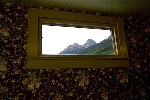 山峦,窗