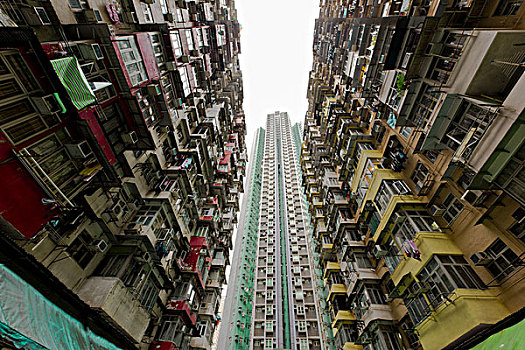 香港人居住的狭小空间,公屋,棺材房