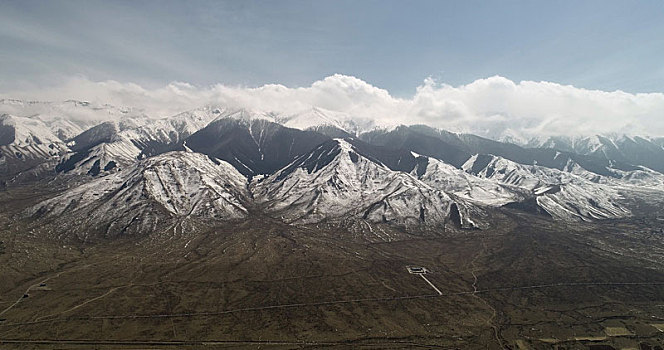 新疆巴里坤,谷雨雪后天山美