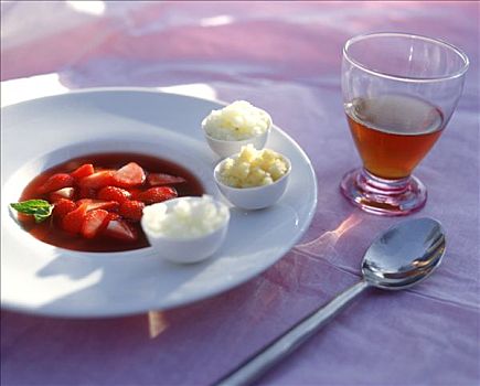 草莓,汤,三个,种类,水果,格兰尼塔冰品,冰茶
