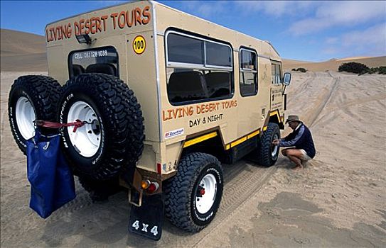 越野车辆,旅游,纳米布沙漠,纳米比亚,非洲