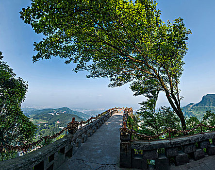 重庆綦江古剑山净音寺上寺阳桥与舍身崖