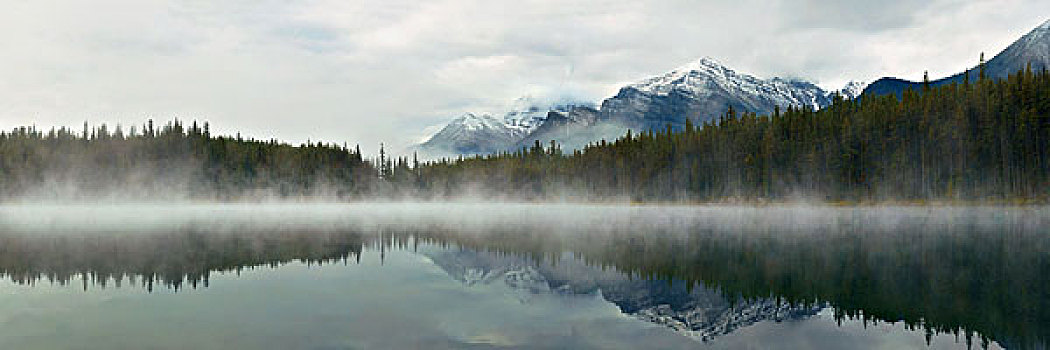 湖,全景,雾状,早晨,冰河,山,反射,班芙国家公园,加拿大