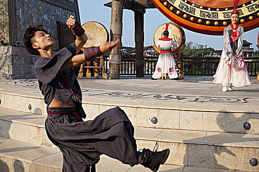 东方盐湖城景区还原古代祭祀仪式实景表演