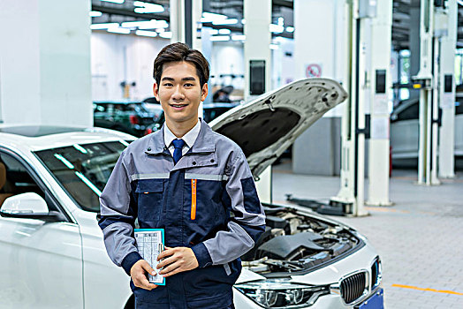 維修車間的汽修人員
