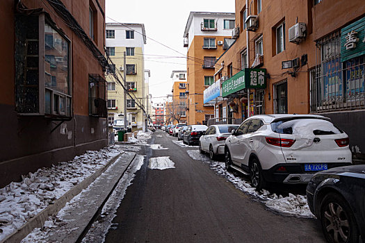 冬季北方老旧小区道路