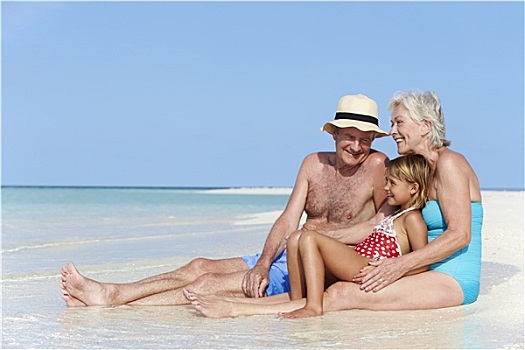 祖父母,孙女,享受,海滩度假