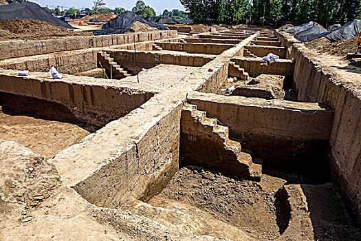 河南安阳,殷墟大遗址保护区发现18座匈奴墓距今1800年