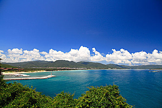 亚龙湾海岸风光