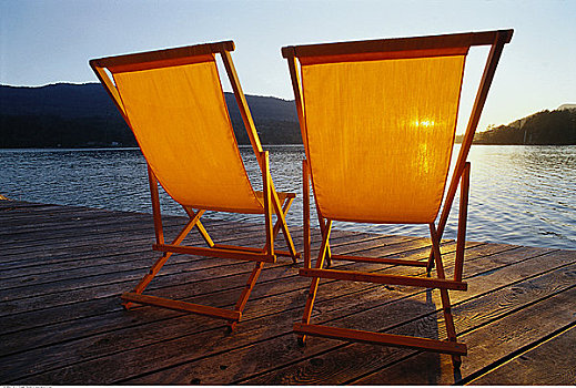 折叠躺椅,码头,日落,弗尔福特港,盐春岛,不列颠哥伦比亚省,加拿大