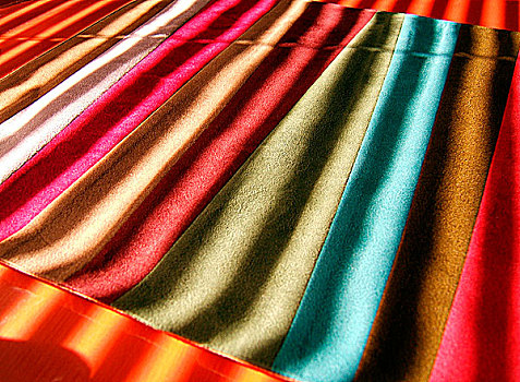 彩虹,条纹,餐具垫,桌子