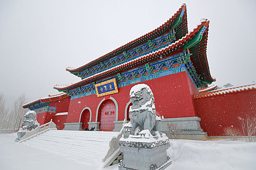 雪中寺庙