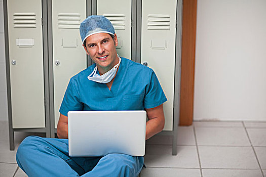 微笑,外科,坐,储物柜,拿着,笔记本电脑,医院