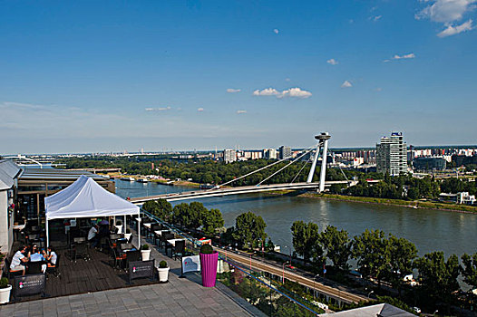 新,桥,穿过,多瑙河,河,咖啡,平台,正面,议会,房子,布拉迪斯拉瓦,斯洛伐克,欧洲