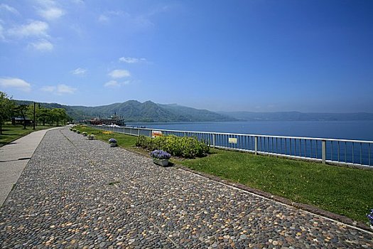 湖岸