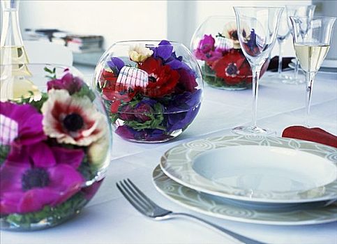 银莲花,圆,玻璃花瓶,桌子