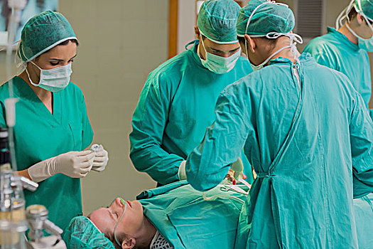 严肃,外科,团队,看,病人,手术室