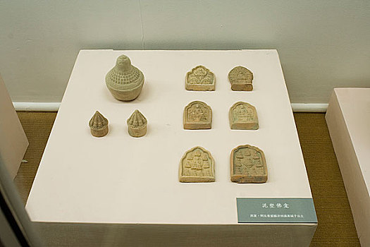内蒙古博物馆陈列西夏泥塑佛龛