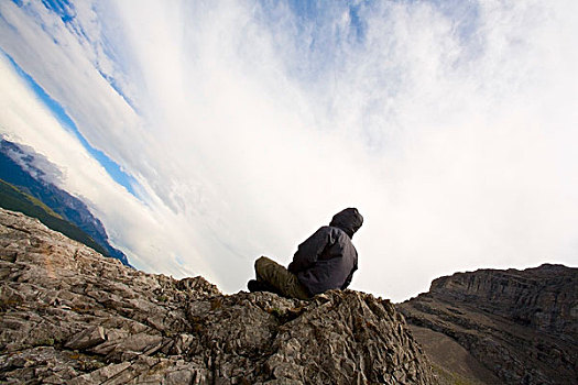 卡纳纳斯基斯,艾伯塔省,加拿大,男人,坐,山顶