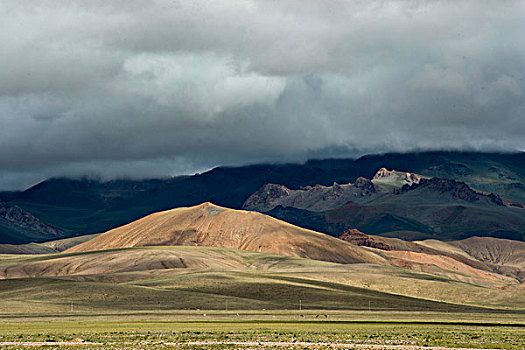 西藏阿里地區山野